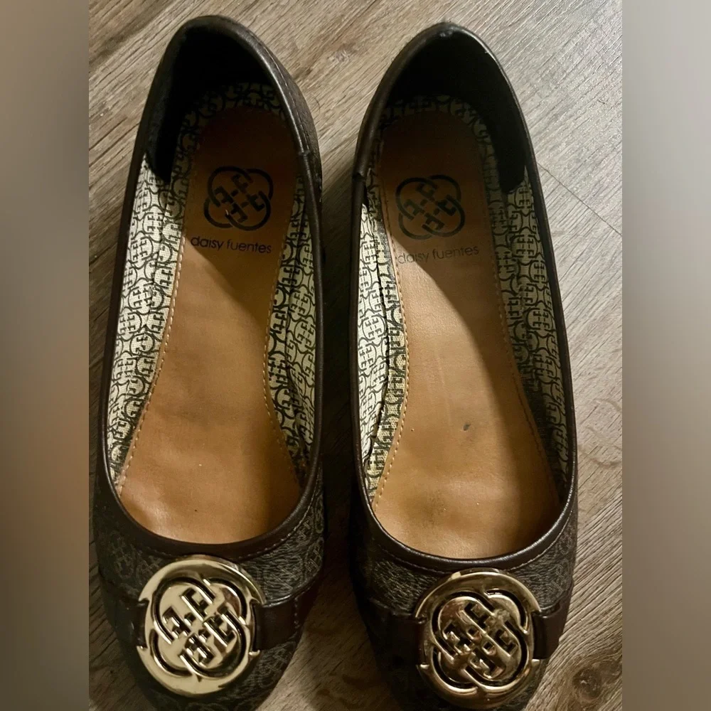 Daisy Fuentes, Sz 6.5 Brown Flats with Gold Medallions - Picture 3 of 5
